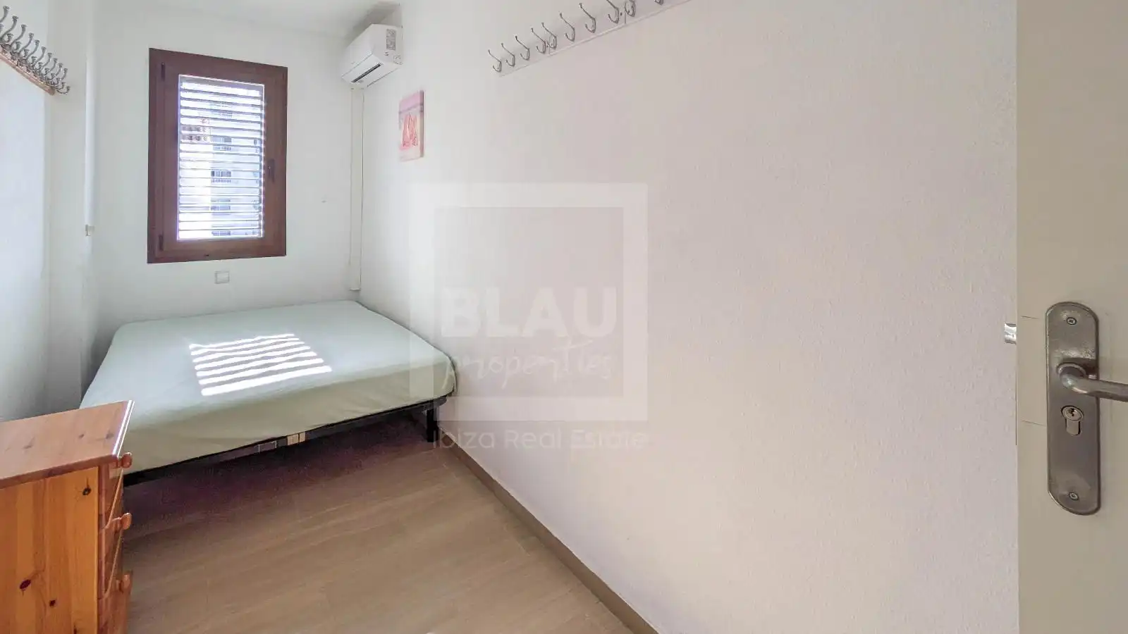 Schlafzimmer von Dachboden zum Verkauf in Sant Josep de sa Talaia mit Klimaanlage, Terrasse und Schwimmbad