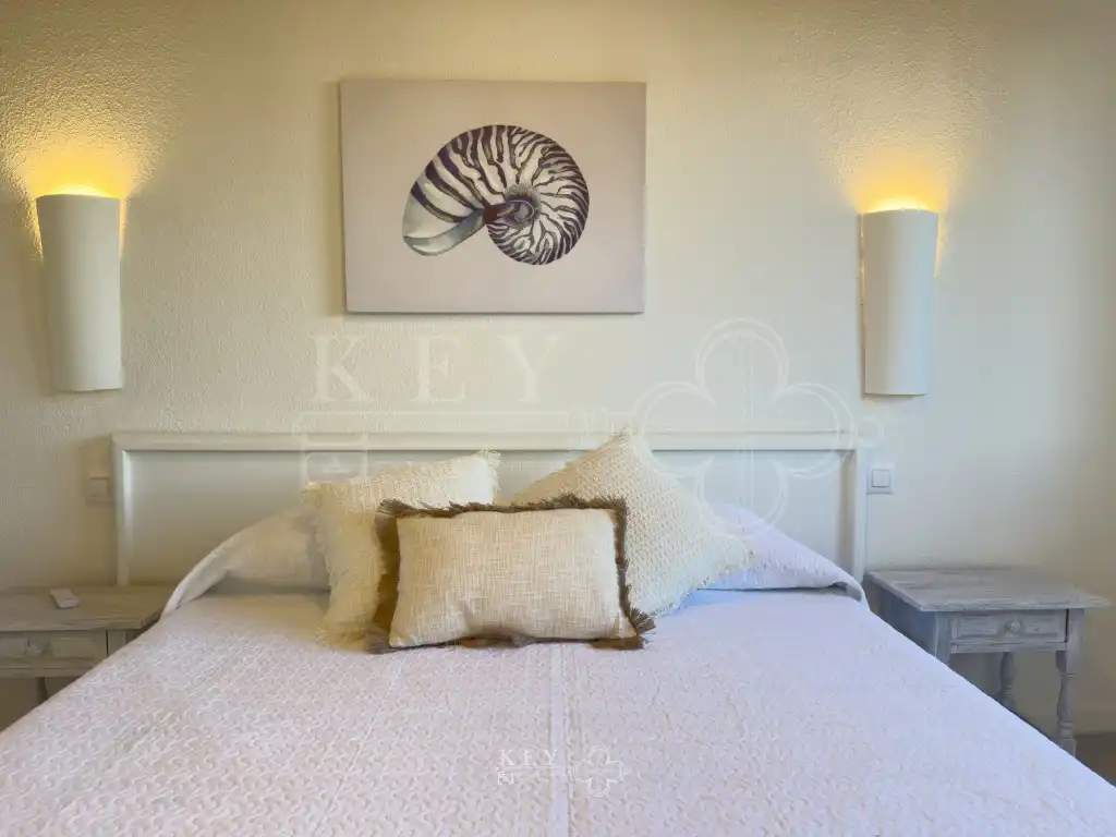 Dormitori de Apartament en venda en Ciutadella de Menorca amb Aire condicionat, Jardí privat i Piscina