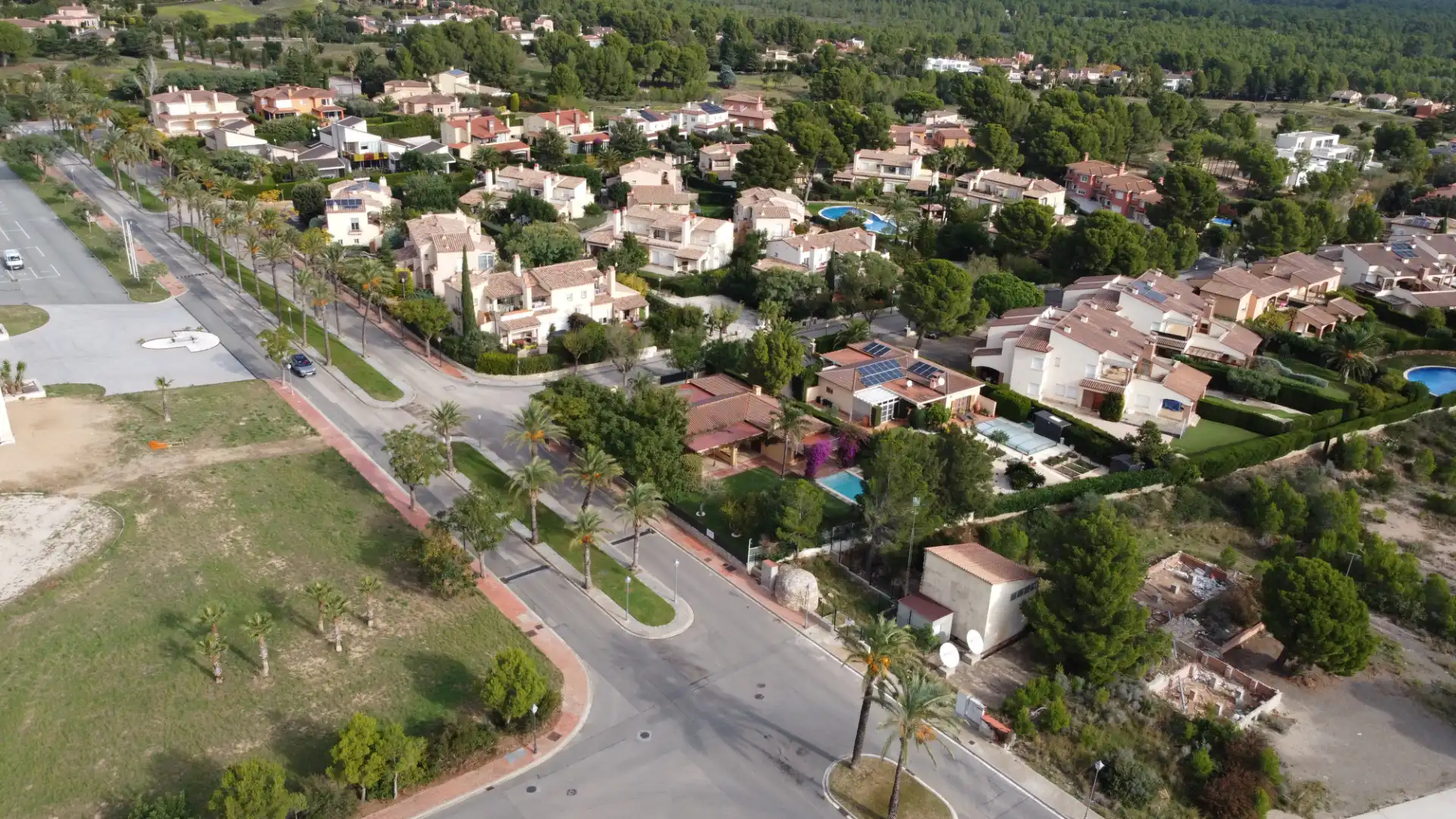 Vista exterior de Casa o xalet en venda en Mont-roig del Camp amb Aire condicionat, Calefacció i Jardí privat