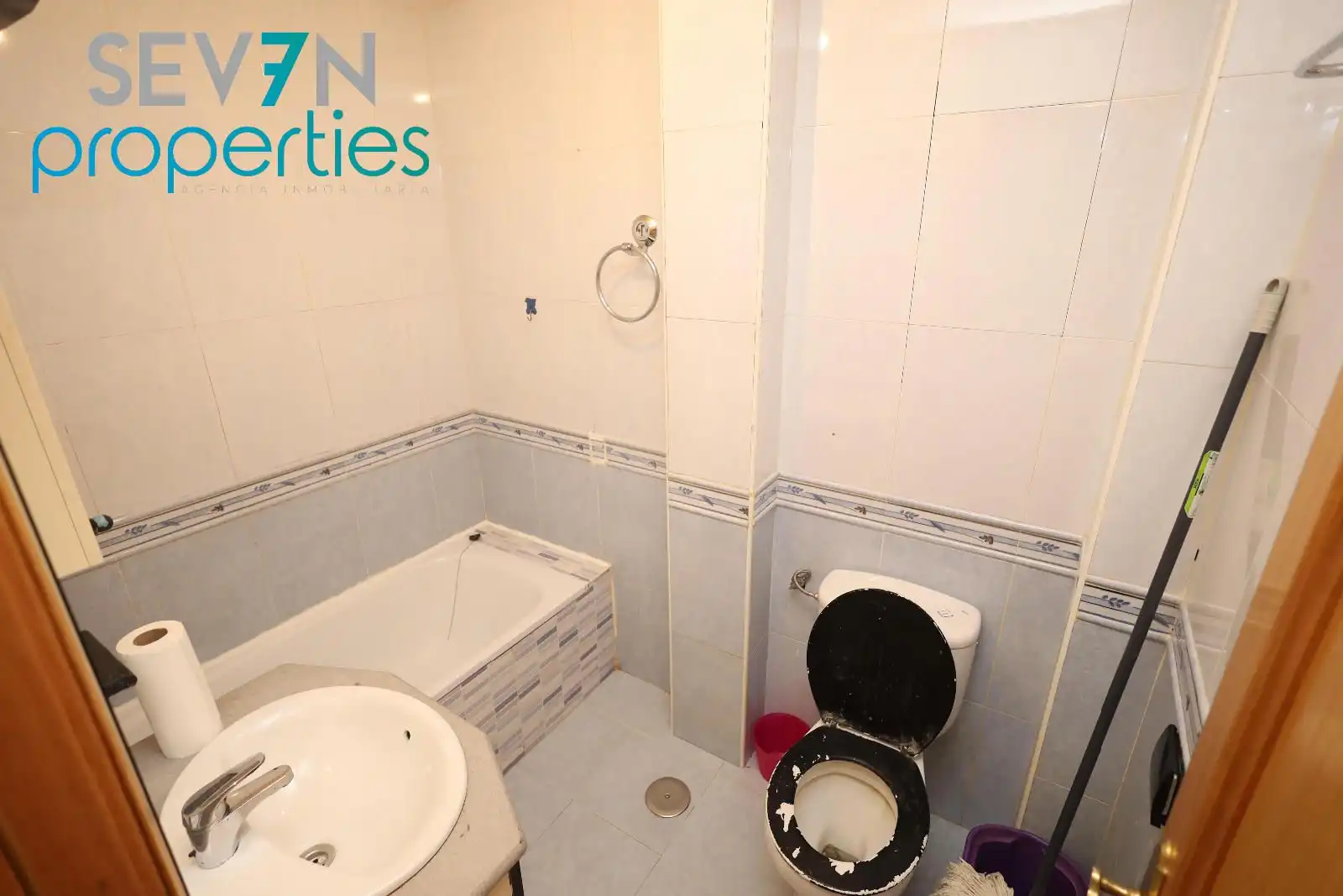 Bathroom of Flat for sale in Las Ventas de Retamosa  with Air Conditioner, Heating and Oven