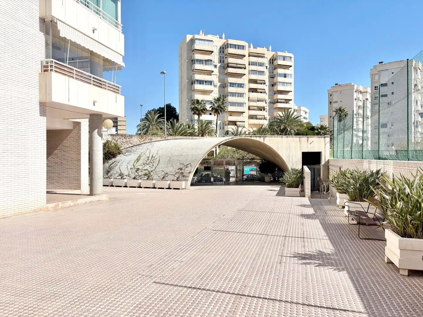 Vista exterior de Piso en venta en Alicante / Alacant con Aire acondicionado, Trastero y Piscina
