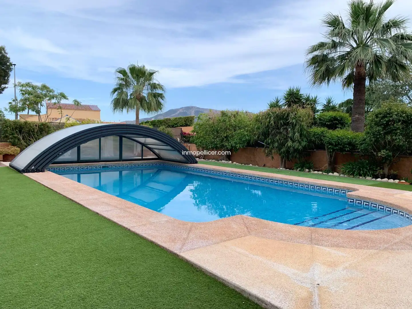 Schwimmbecken von Haus oder Chalet zum Verkauf in L'Alfàs del Pi mit Klimaanlage, Heizung und Privatgarten