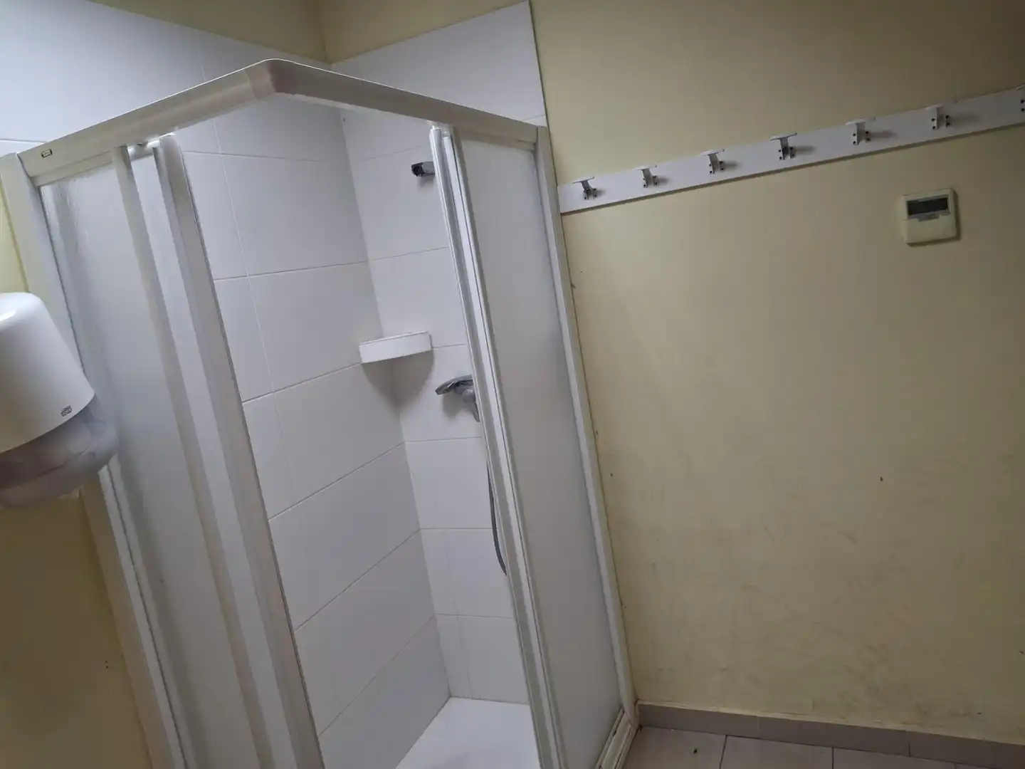 Baño de Local de alquiler en Mataró con Aire acondicionado