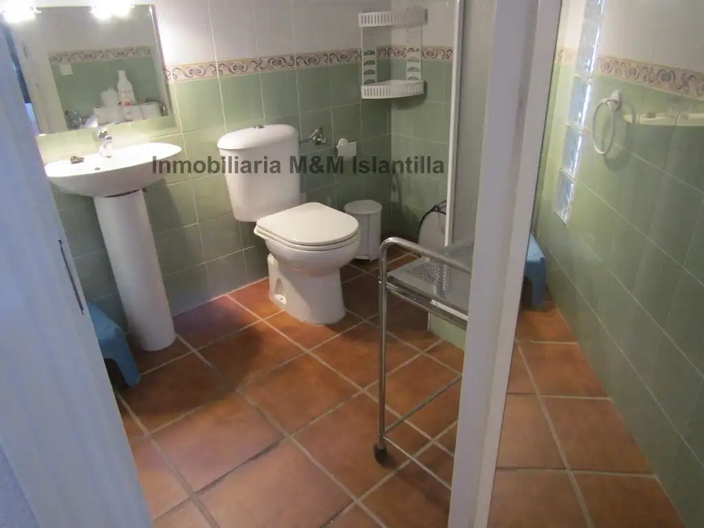 Baño de Casa adosada en venta en Islantilla con Terraza, Trastero y Amueblado