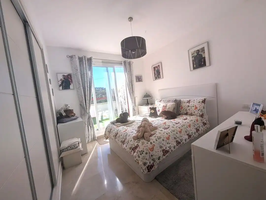Schlafzimmer von Dachboden zum Verkauf in La Alcaidesa mit Klimaanlage, Heizung und Terrasse
