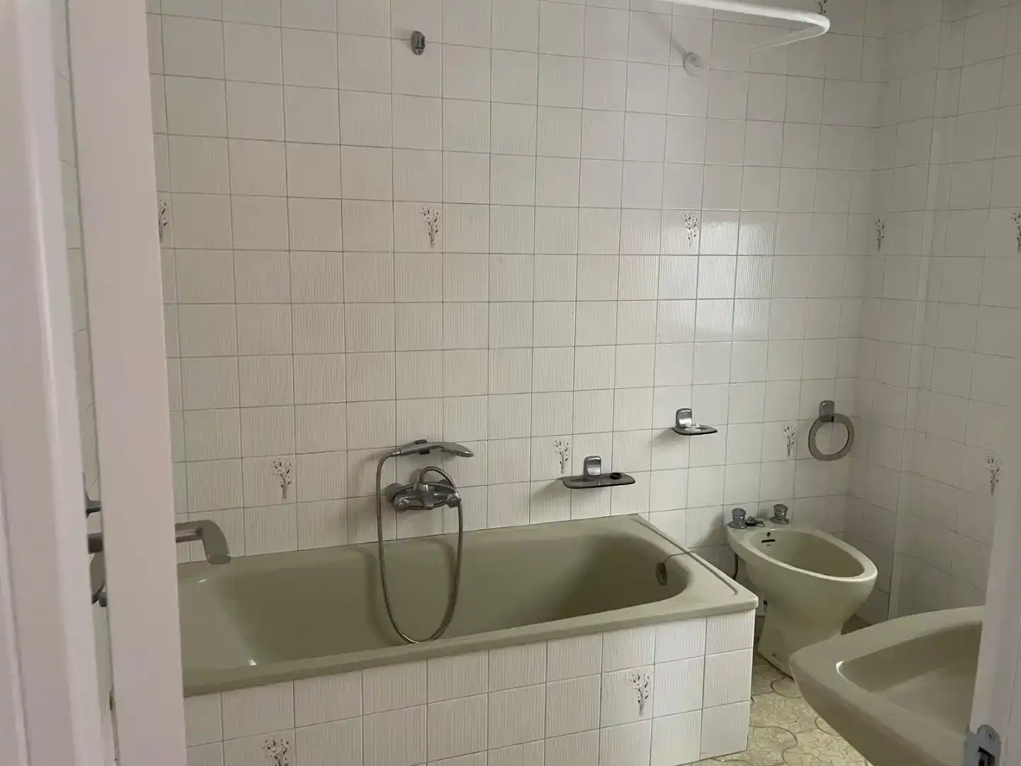 Badezimmer von Wohnung zur Miete in Cedeira mit Parkett, Möbliert und Ofen