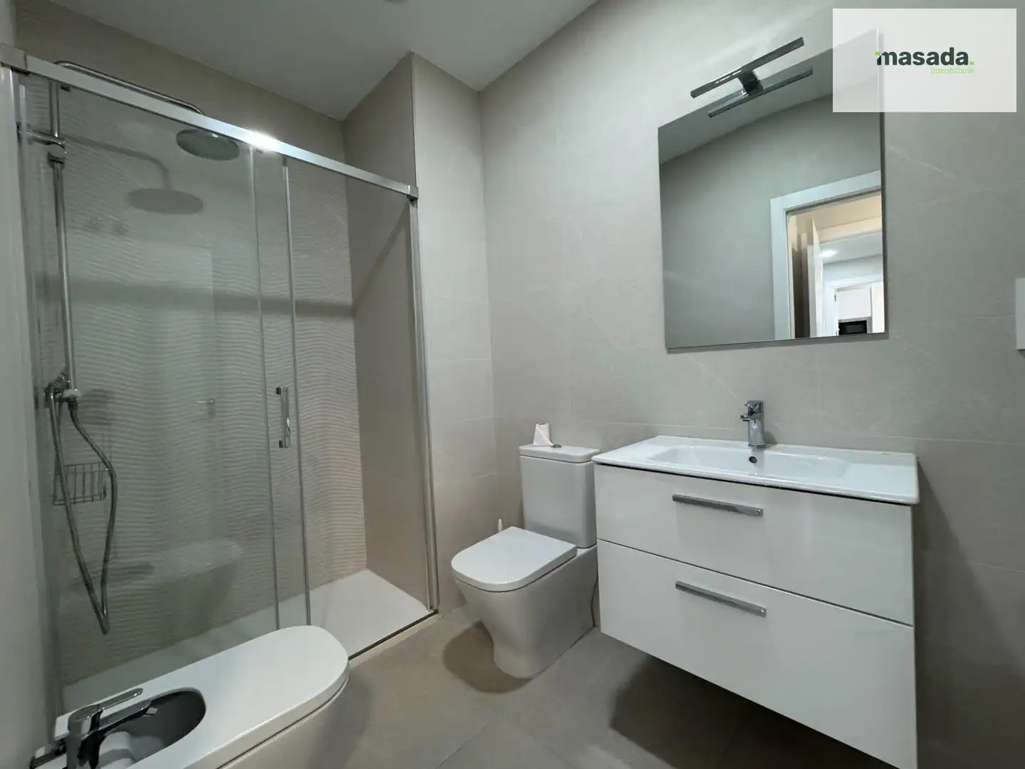 Bathroom of Flat for rent in Granada  with Heating, Terrace and Storage room