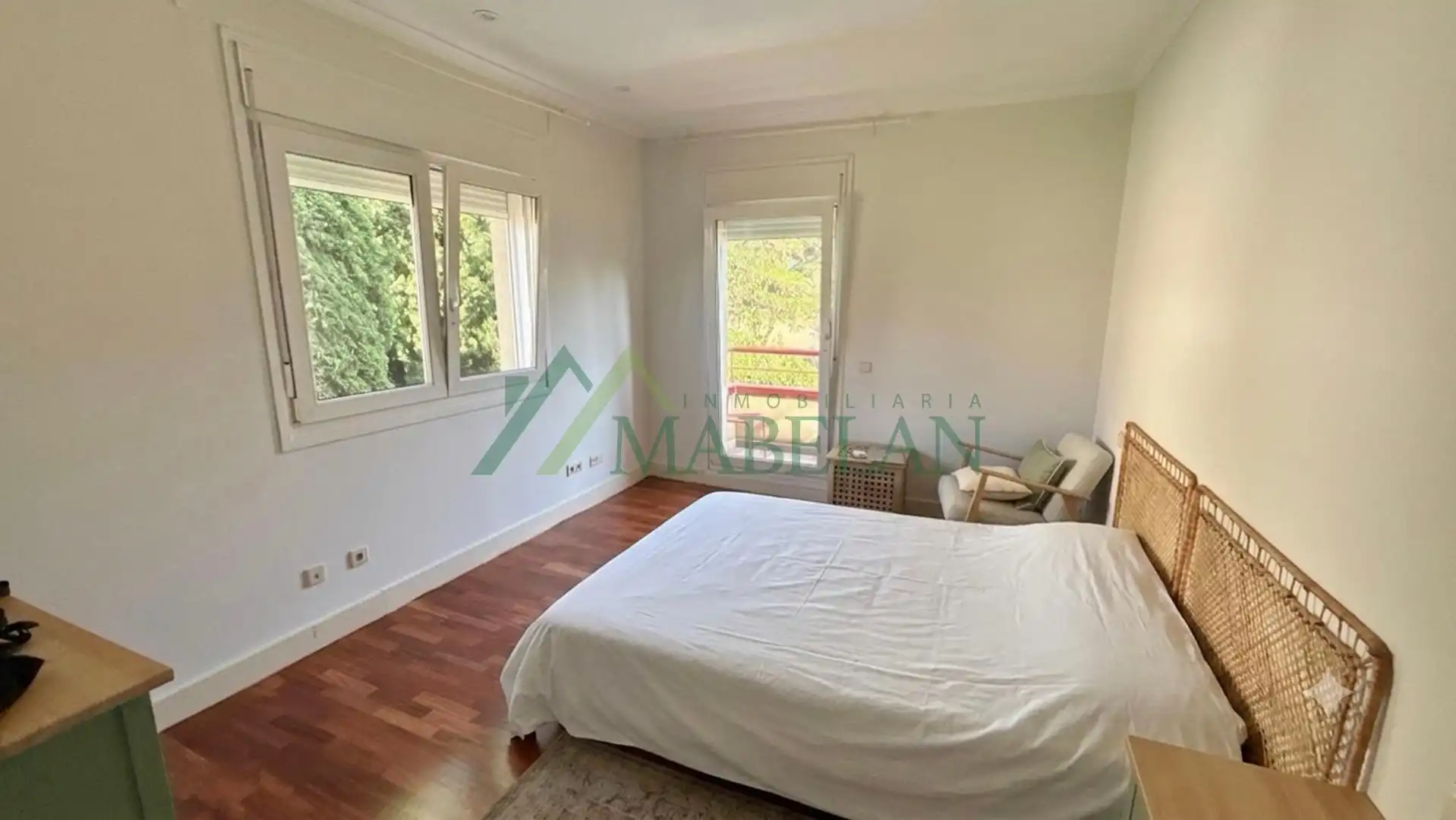 Schlafzimmer von Einfamilien-Reihenhaus zur Miete in Madrid mit Klimaanlage, Privatgarten und Terrasse