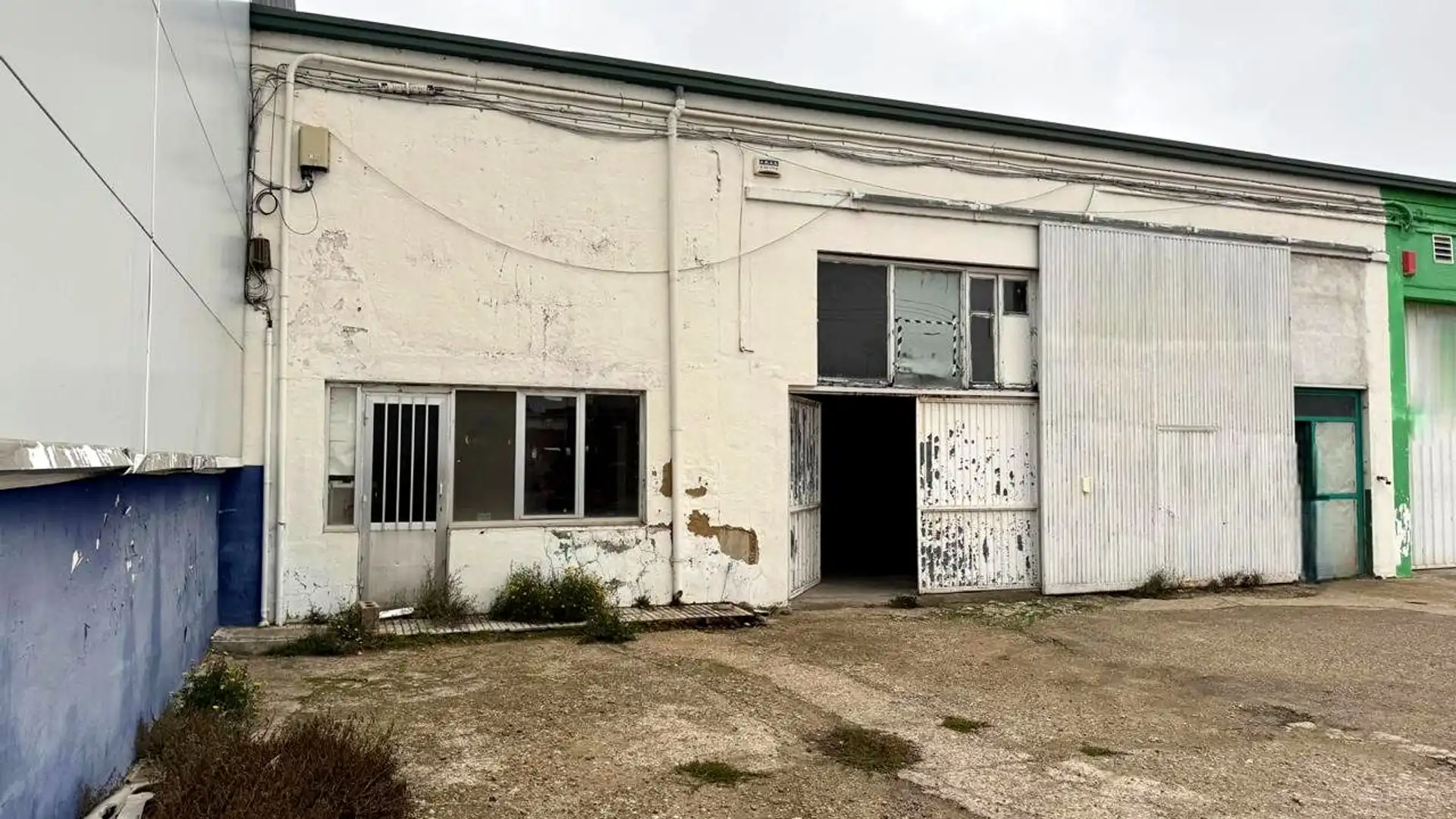Vista exterior de Nave industrial en venta en Palencia Capital