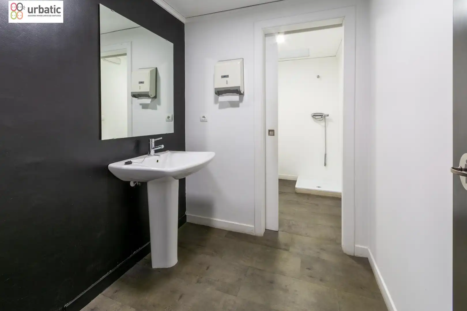 Baño de Oficina de alquiler en Gandia con Aire acondicionado