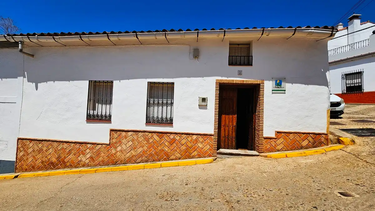 Vista exterior de Casa o xalet en venda en Aroche amb Jardí privat i Traster