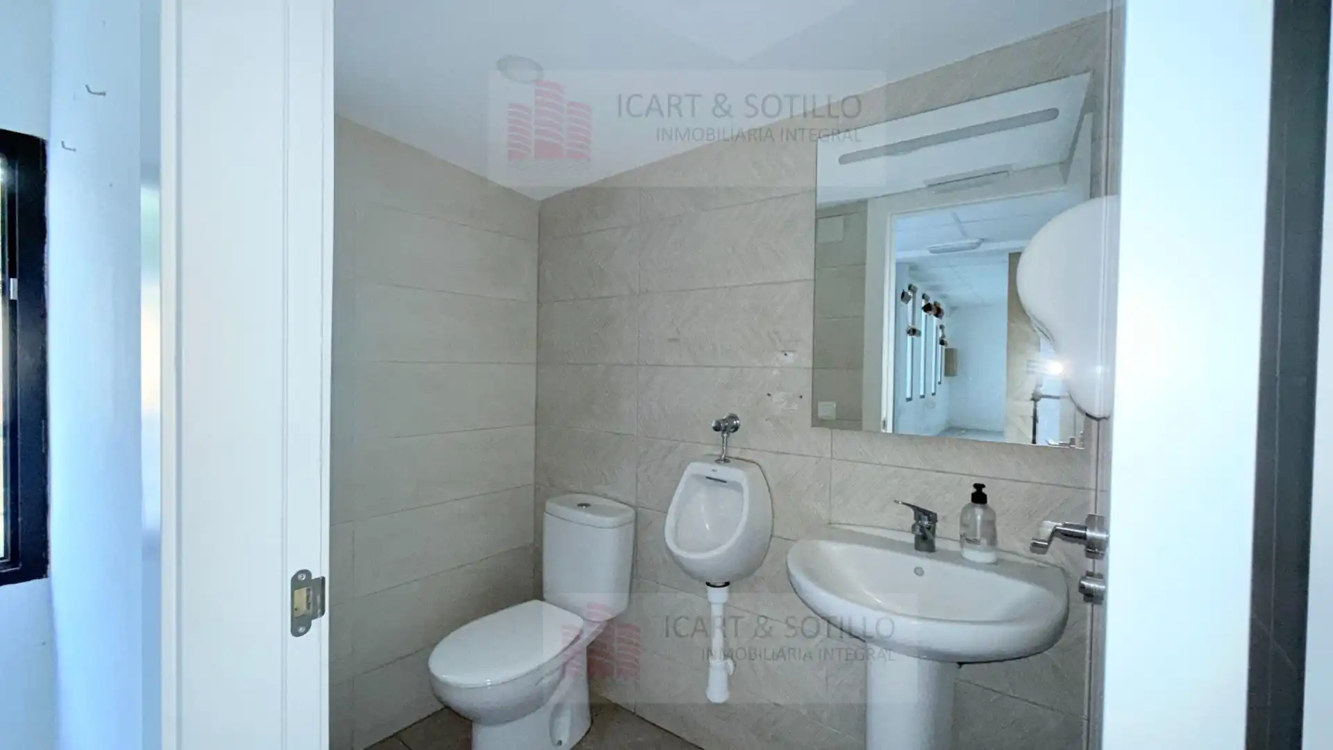 Bany de Casa o xalet en venda en Vinaròs amb Aire condicionat, Jardí privat i Terrassa