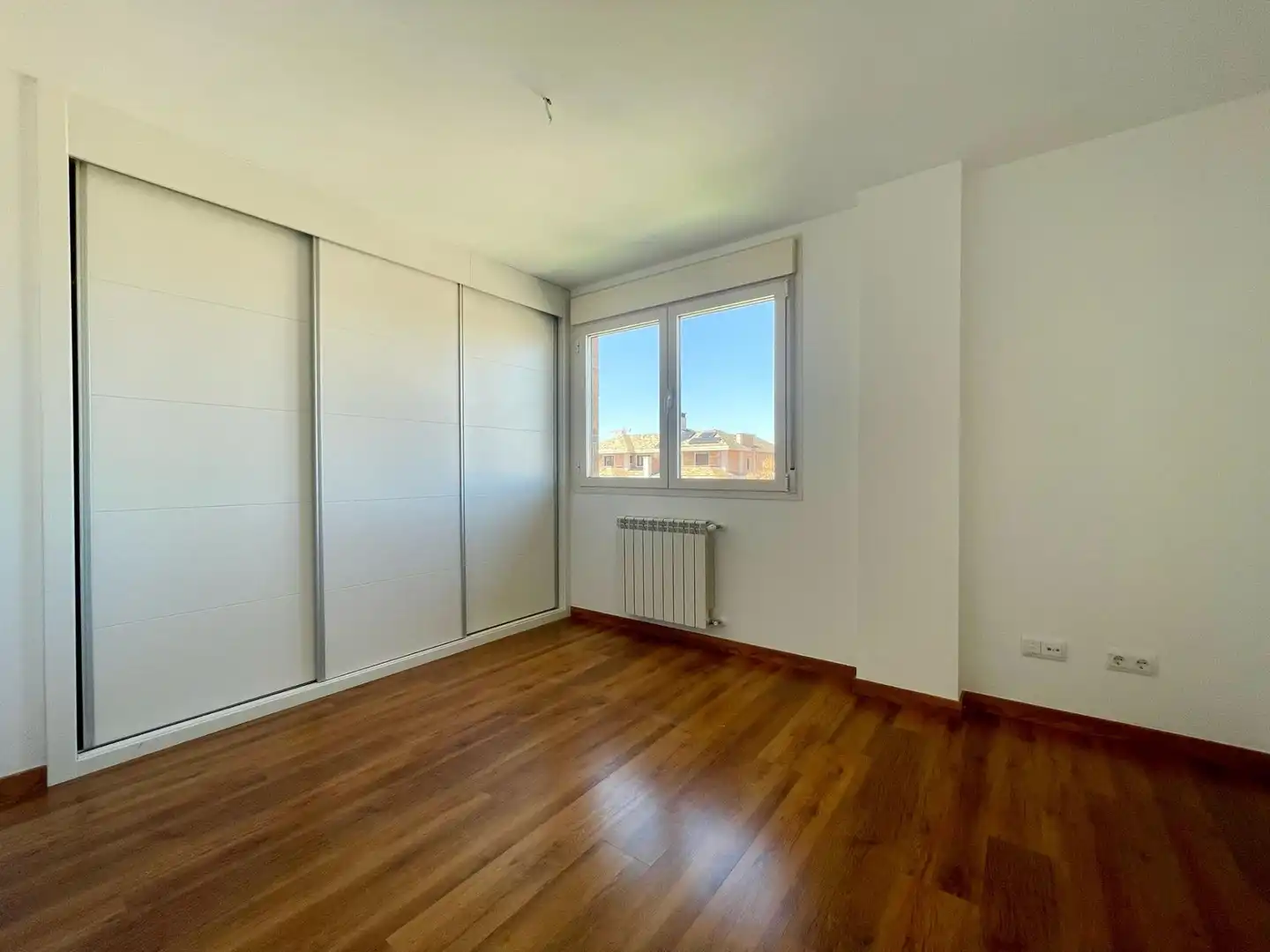 Habitación de Casa adosada de alquiler en Majadahonda con Aire acondicionado, Calefacción y Jardín privado