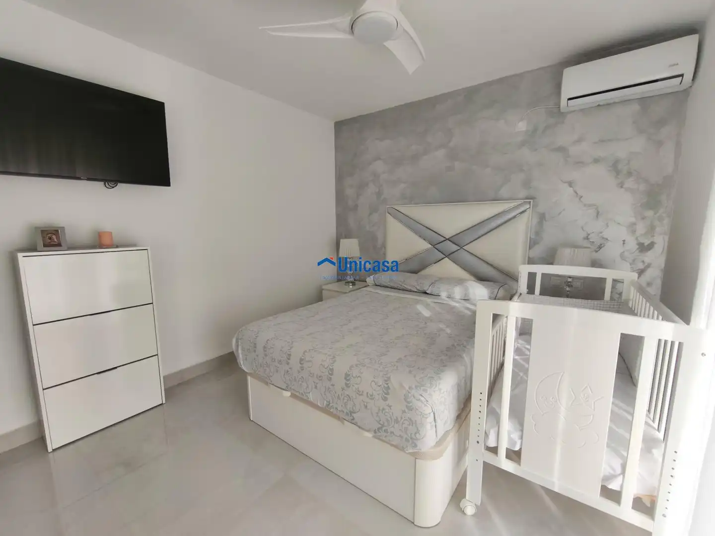 Habitación de Casa adosada en venta en Málaga