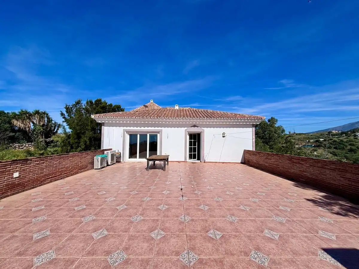 Vista exterior de Casa o xalet en venda en Mijas amb Calefacció, Jardí privat i Terrassa