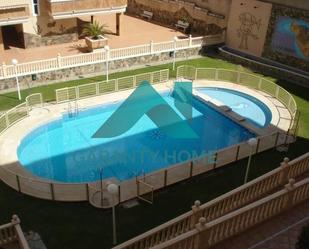 Piscina de Apartament de lloguer en Cáceres Capital amb Terrassa