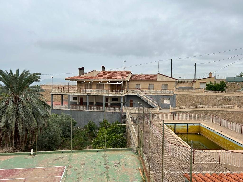 Vista exterior de Finca rústica en venda en Crevillent amb Terrassa i Piscina