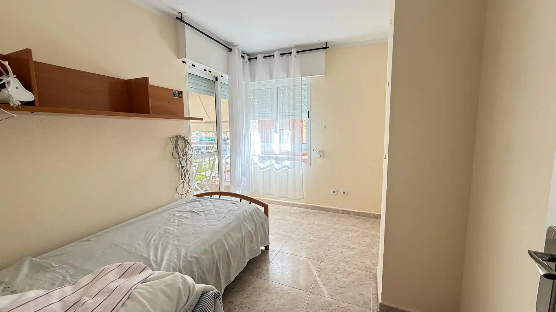 Habitación de Piso de alquiler en Águilas con Aire acondicionado, Trastero y Amueblado