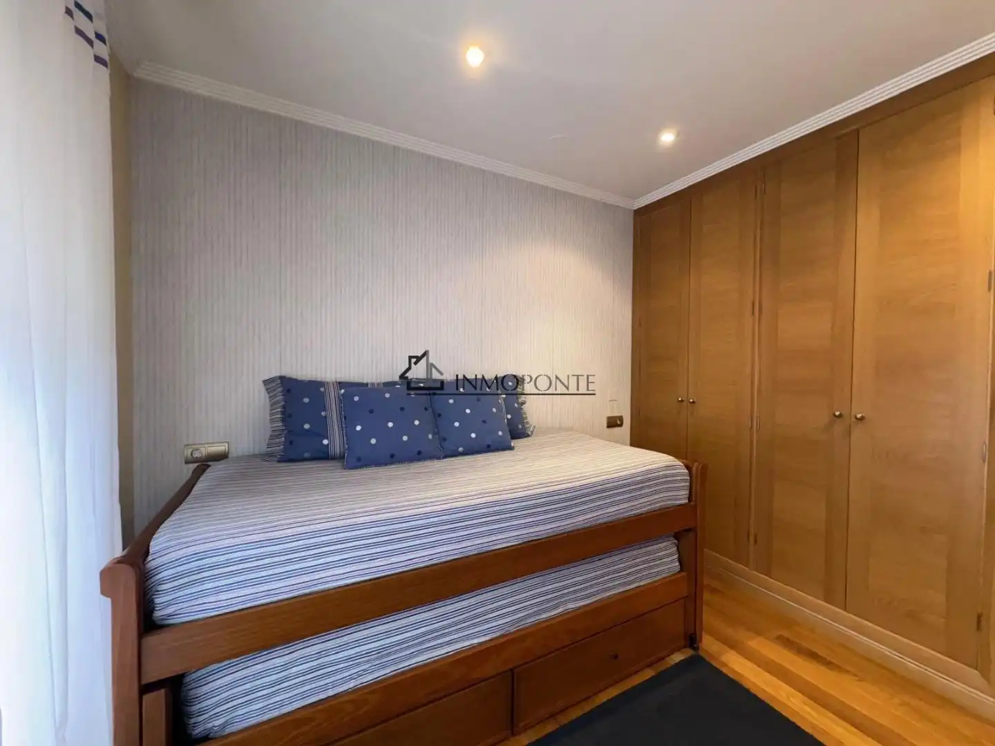 Schlafzimmer von Wohnung zur Miete in Pontevedra Capital  mit Heizung und Möbliert