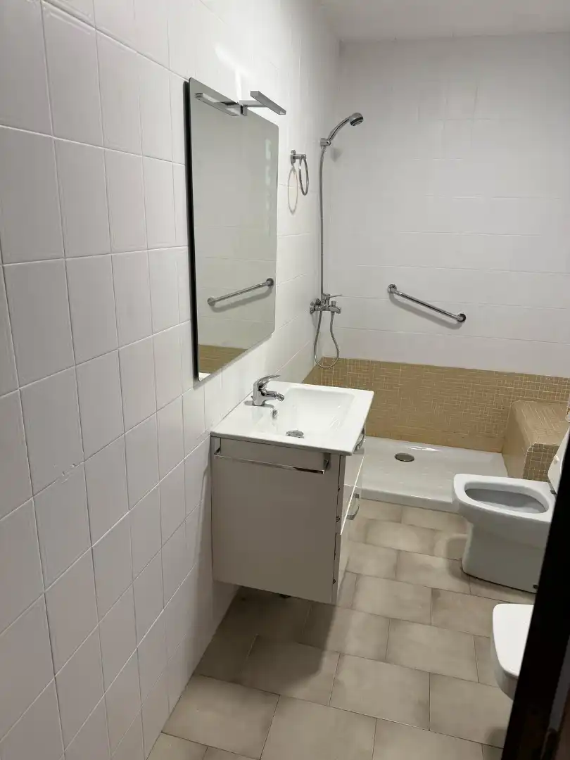 Baño de Piso en venta en Loja con Aire acondicionado, Amueblado y Horno