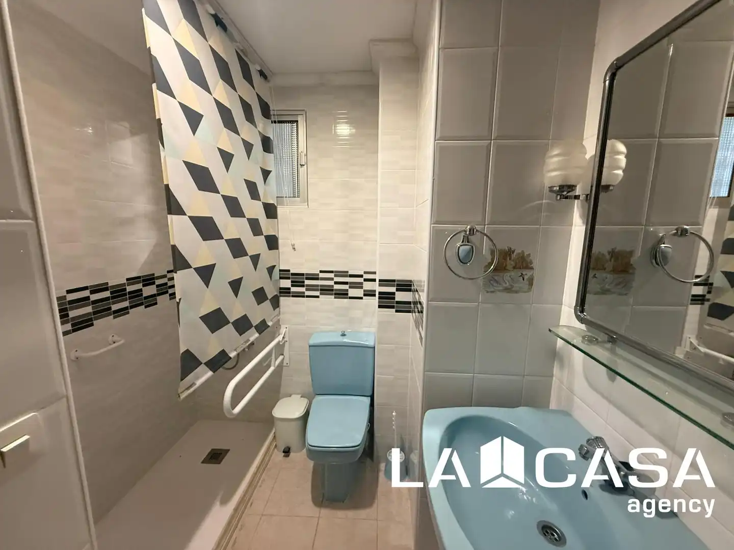 Bathroom of Flat for sale in Dos Hermanas
