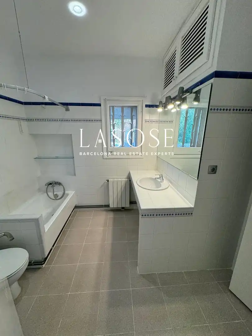 Bathroom of Houses for sale in Sitges  with Heating, Private garden and Parquet flooring