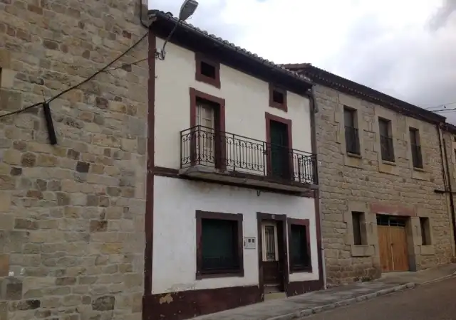 Vista exterior de Piso en venta en Regumiel de la Sierra