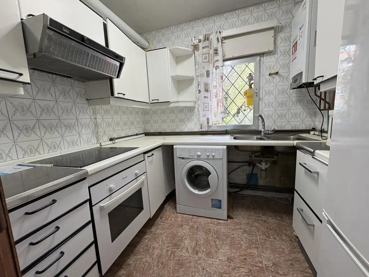 Kitchen of Ground floor for sale in Hortaleza