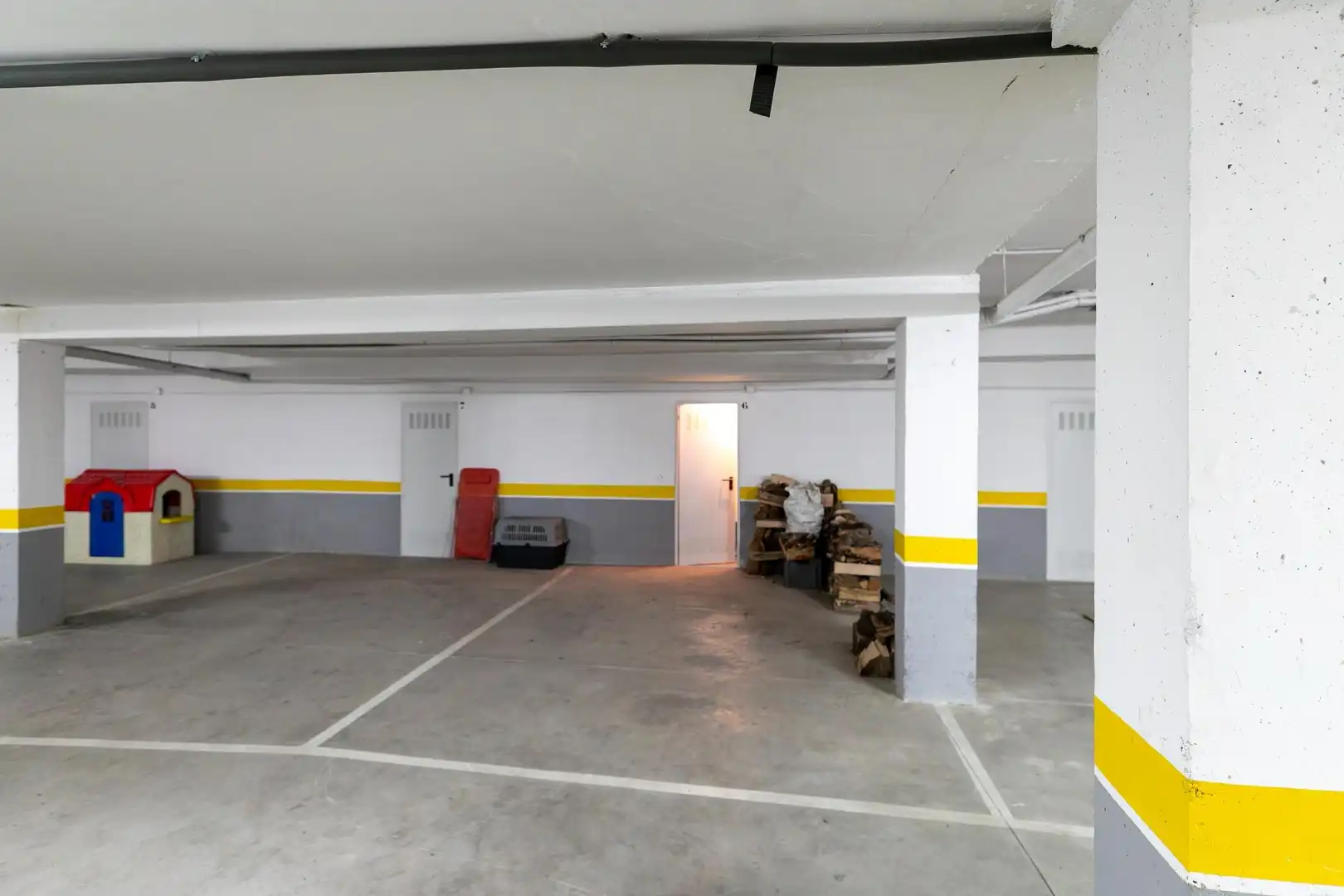 Parking de Casa adosada en venta en Biescas con Calefacción, Jardín privado y Amueblado