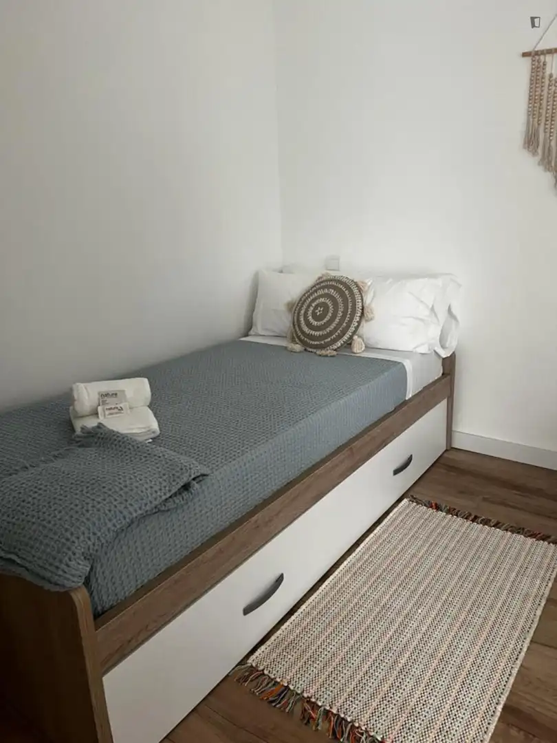 Habitación de Apartamento de alquiler en Vigo  con Calefacción, Amueblado y Horno