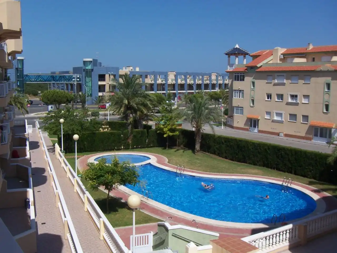 Piscina de Apartament en venda en La Manga del Mar Menor amb Aire condicionat, Calefacció i Terrassa