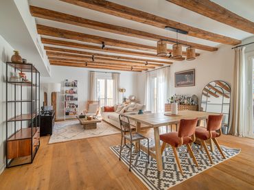 Penthouse with balcony for sale in Carrer dels Mirallers