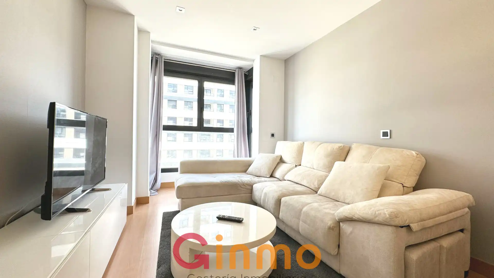 Sala de estar de Piso de alquiler en  Madrid Capital con Aire acondicionado, Calefacción y Amueblado