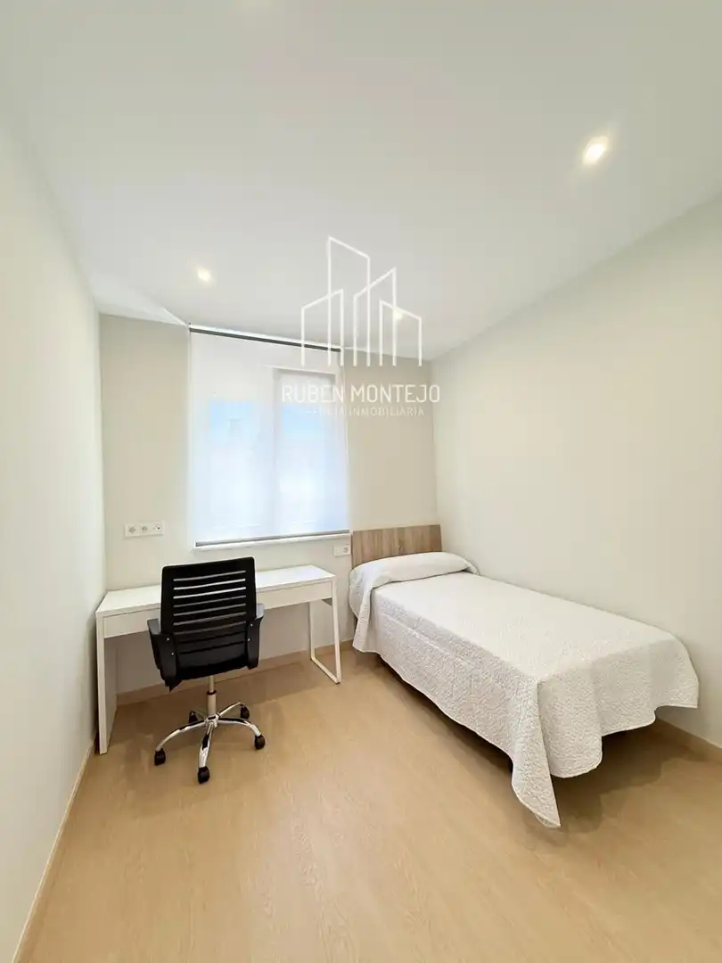Bedroom of Flat for rent in Salamanca  with Heating, Storage room and Furnished
