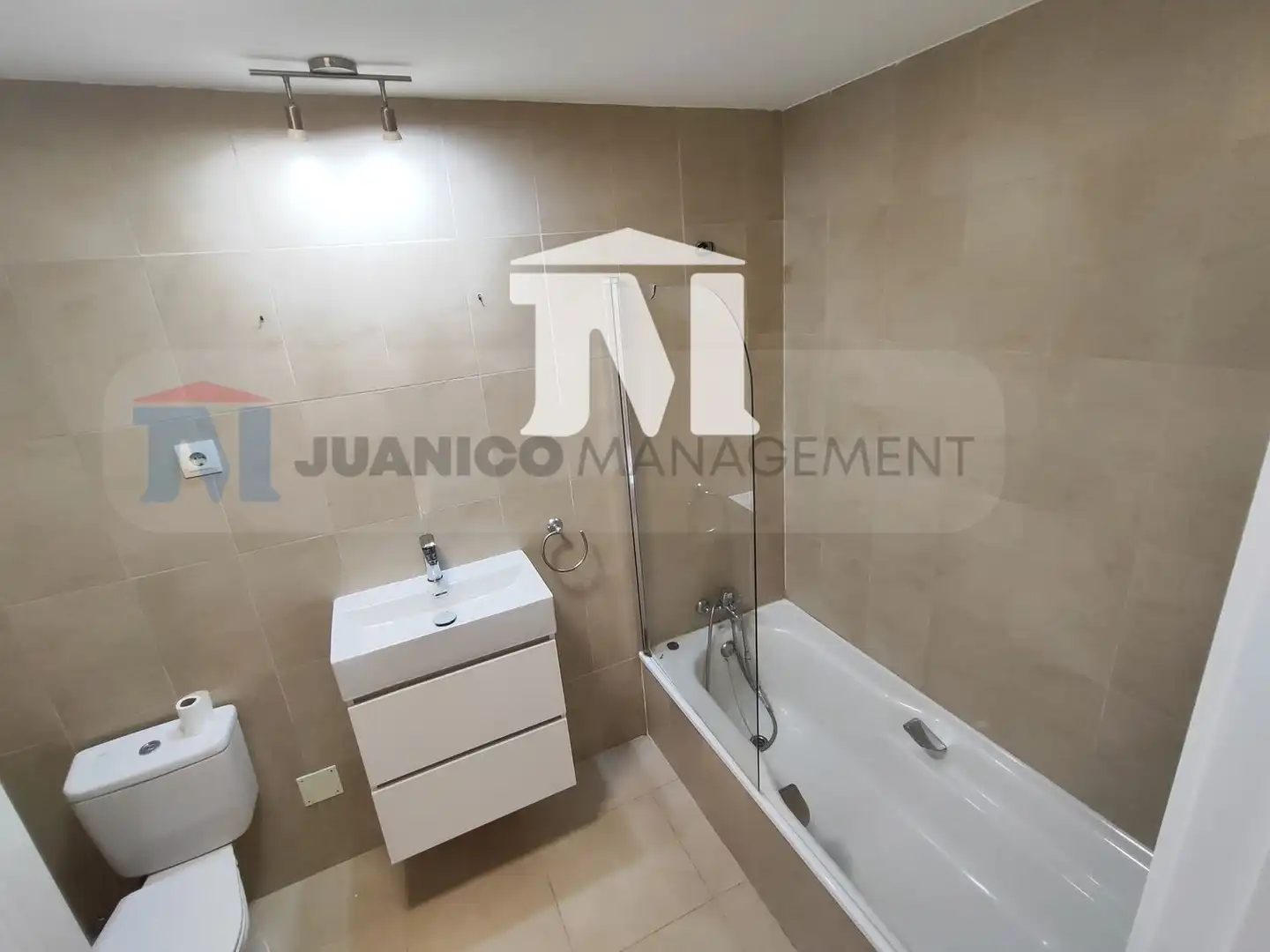 Baño de Ático en venta en Murcia con Aire acondicionado, Terraza y Trastero