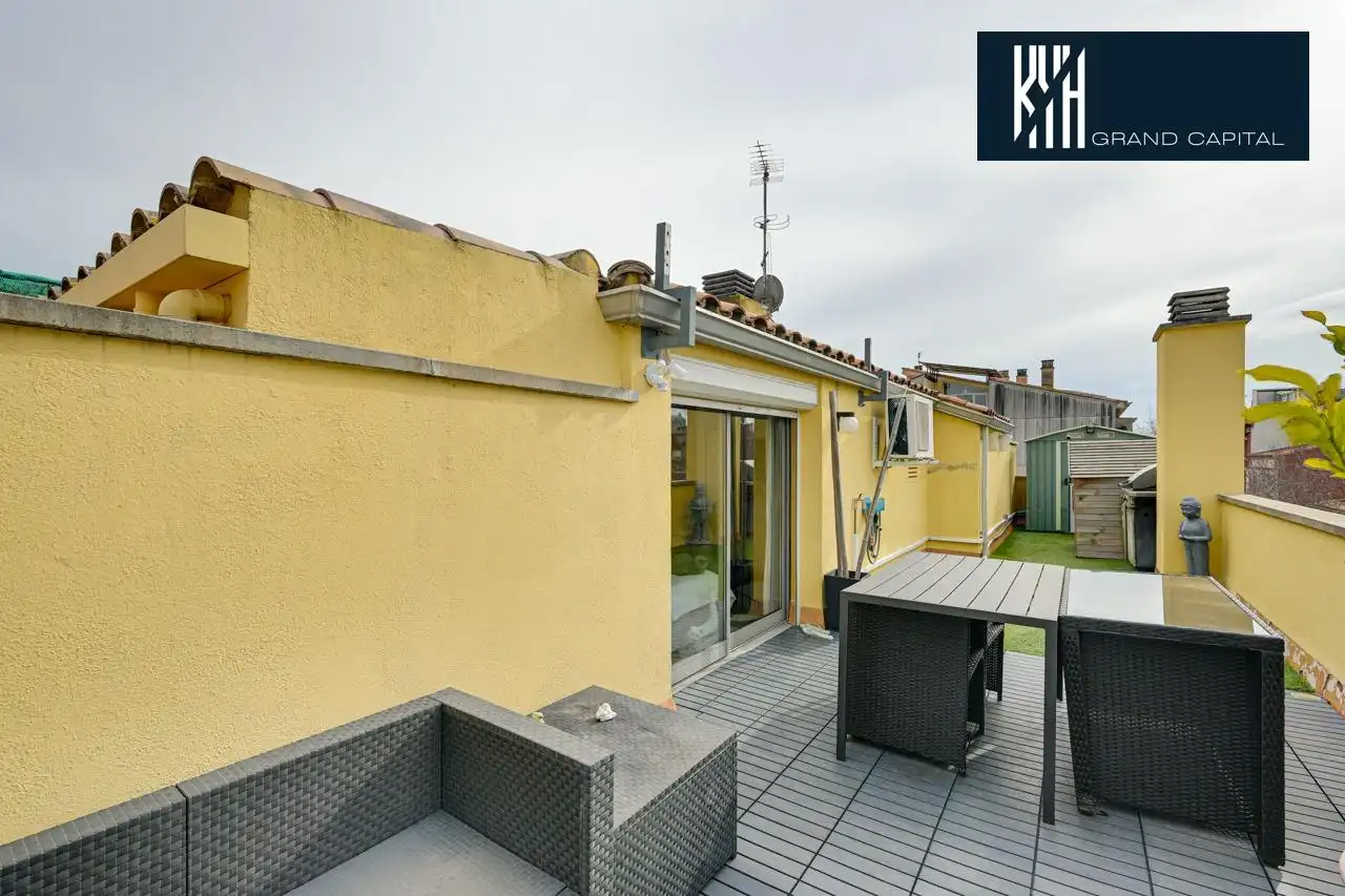 Terraza de Dúplex en venta en Salt con Calefacción, Terraza y Balcón