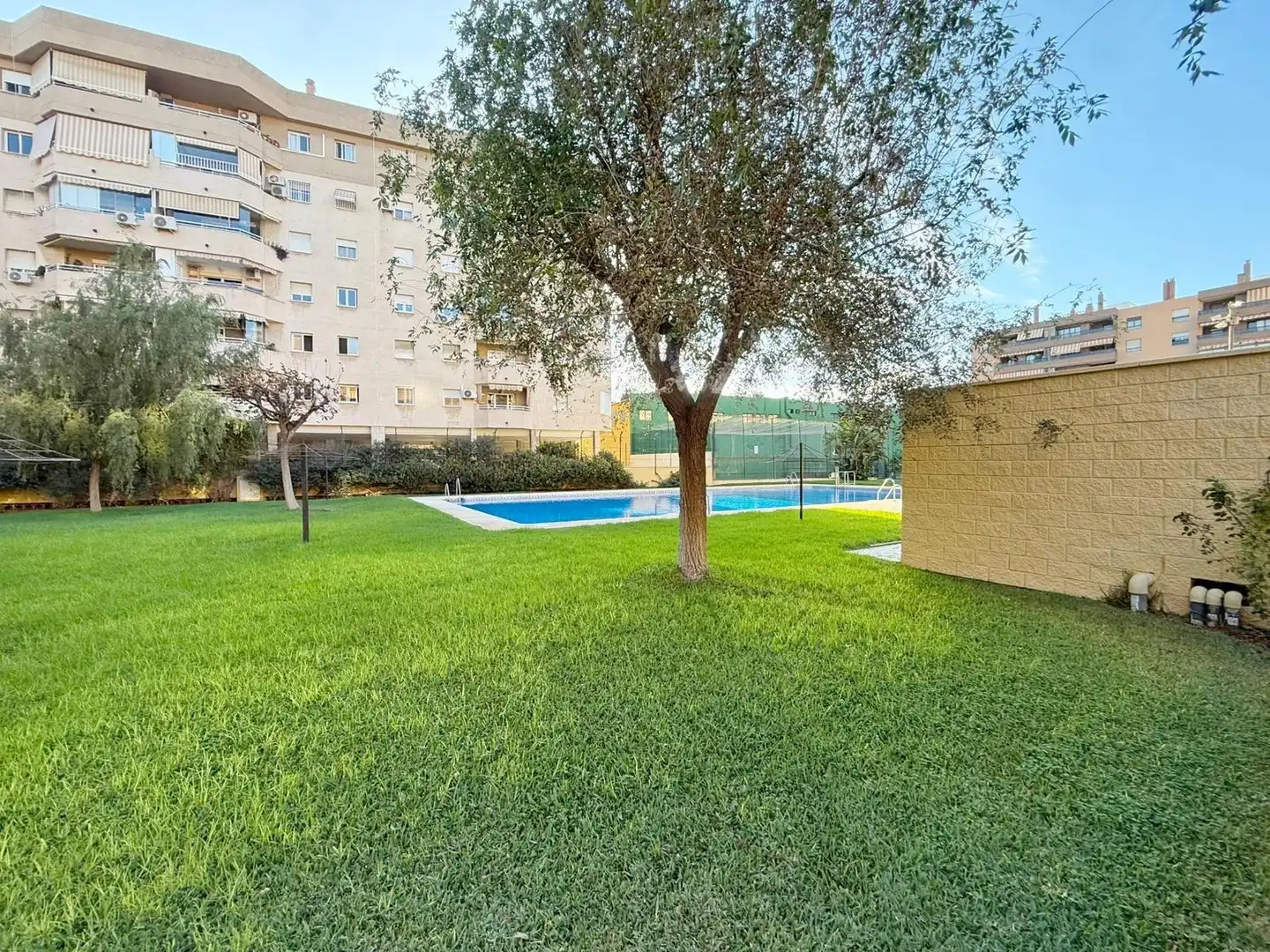 Piscina de Pis en venda en Málaga amb Aire condicionat, Calefacció i Jardí privat