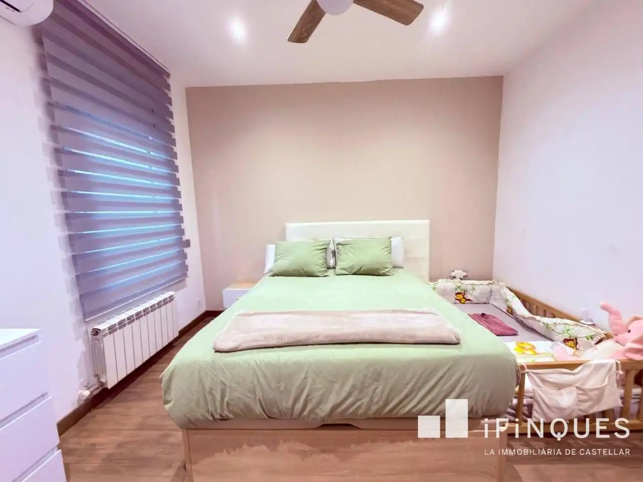 Habitación de Casa o chalet en venta en Terrassa con Aire acondicionado, Calefacción y Parquet
