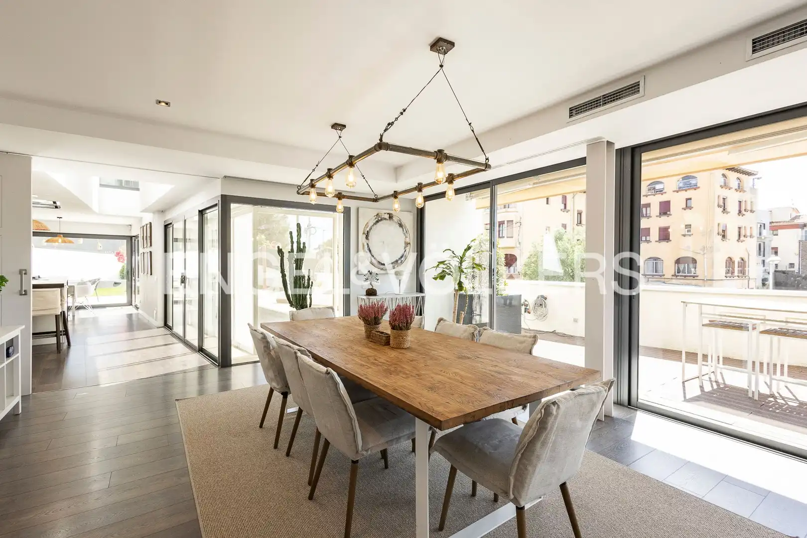 Comedor de Casa o chalet de alquiler en Barcelona con Aire acondicionado, Calefacción y Jardín privado