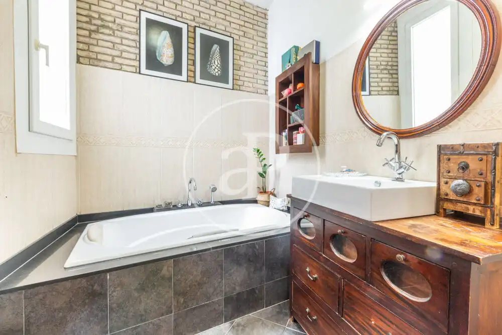 Baño de Piso en venta en Valencia con Aire acondicionado, Calefacción y Terraza