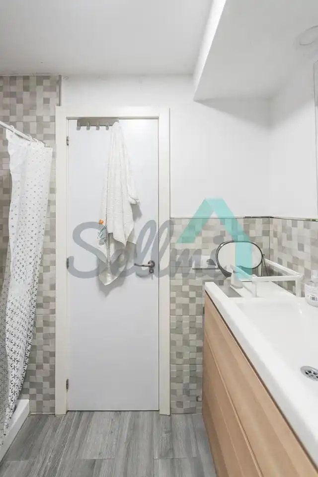 Baño de Piso para compartir en Oviedo  con Calefacción y Amueblado