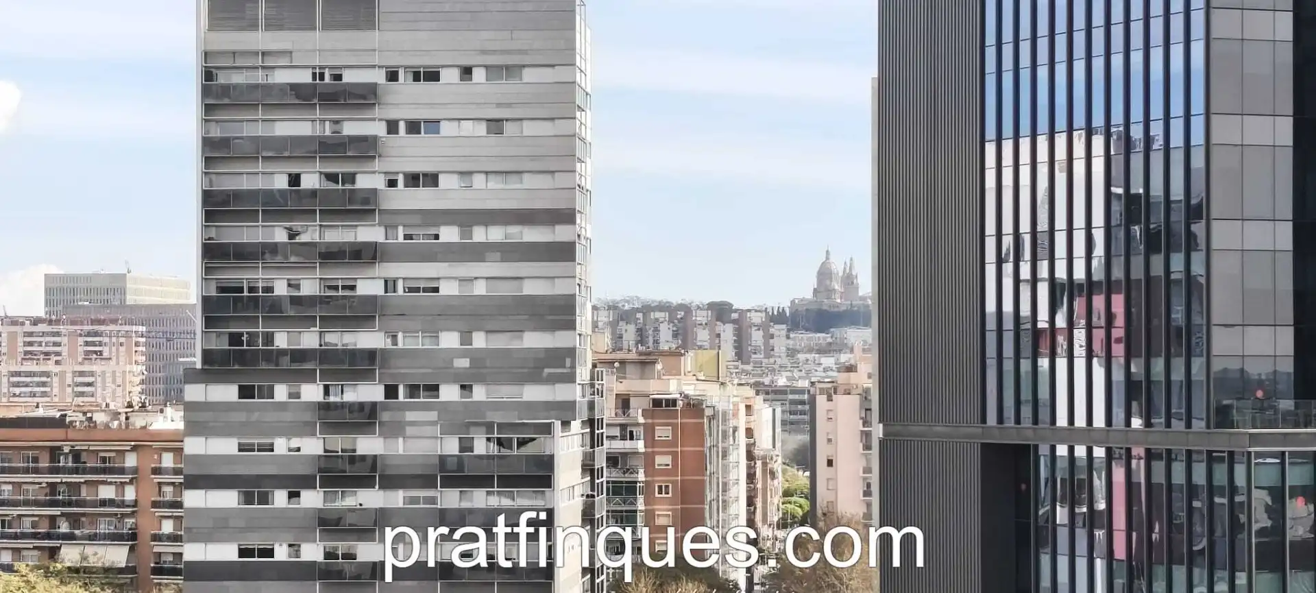 Außenansicht von Wohnung zum Verkauf in L'Hospitalet de Llobregat mit Klimaanlage, Heizung und Parkett