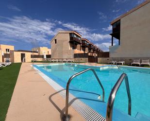 Piscina de Casa o xalet en venda en La Oliva amb Parquet, Terrassa i Traster