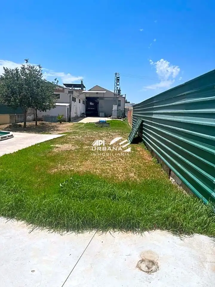 Nave industrial en venta en Lucena
