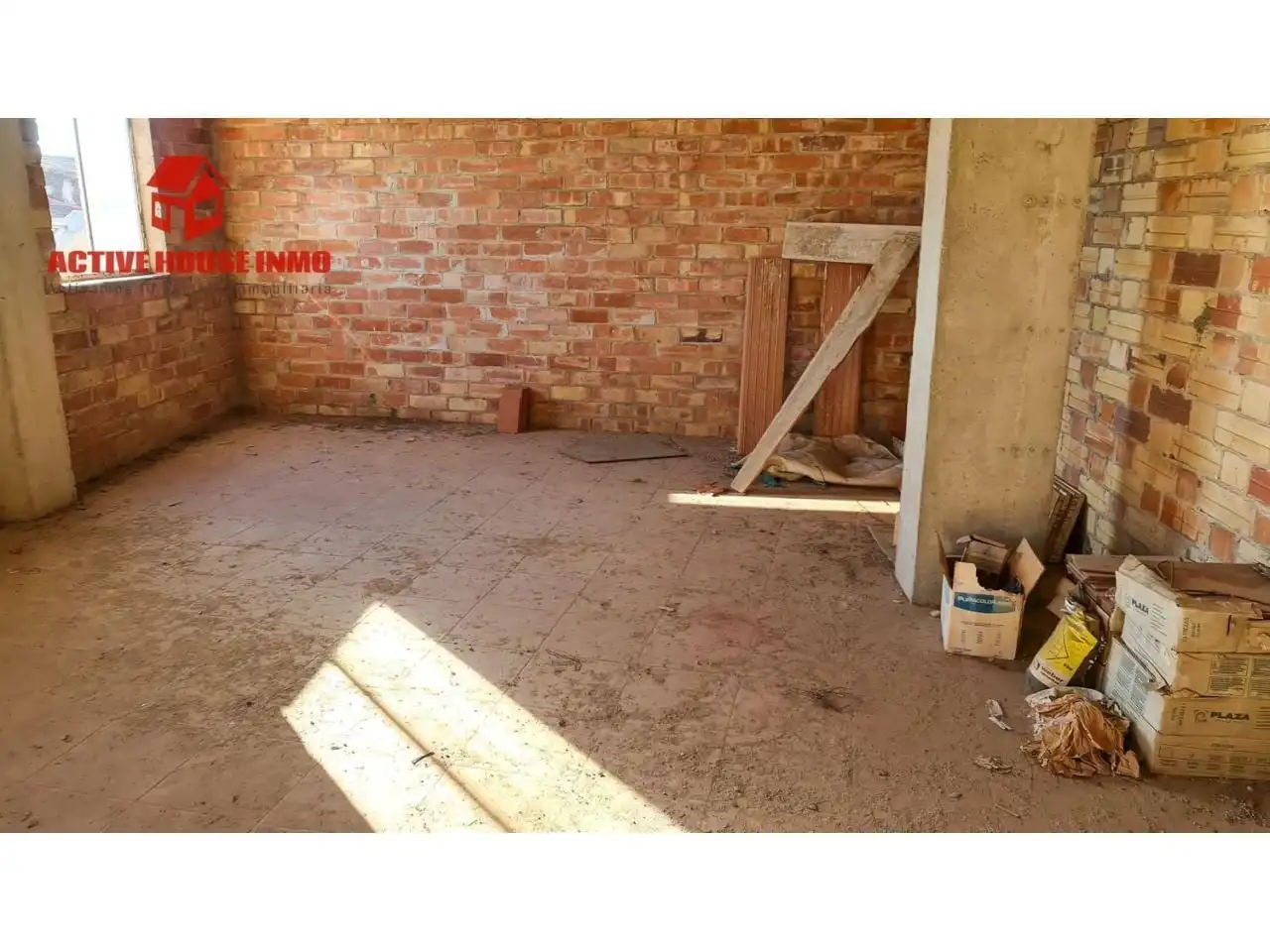 Casa adosada en venda en Santa Bàrbara amb Terrassa i Balcó