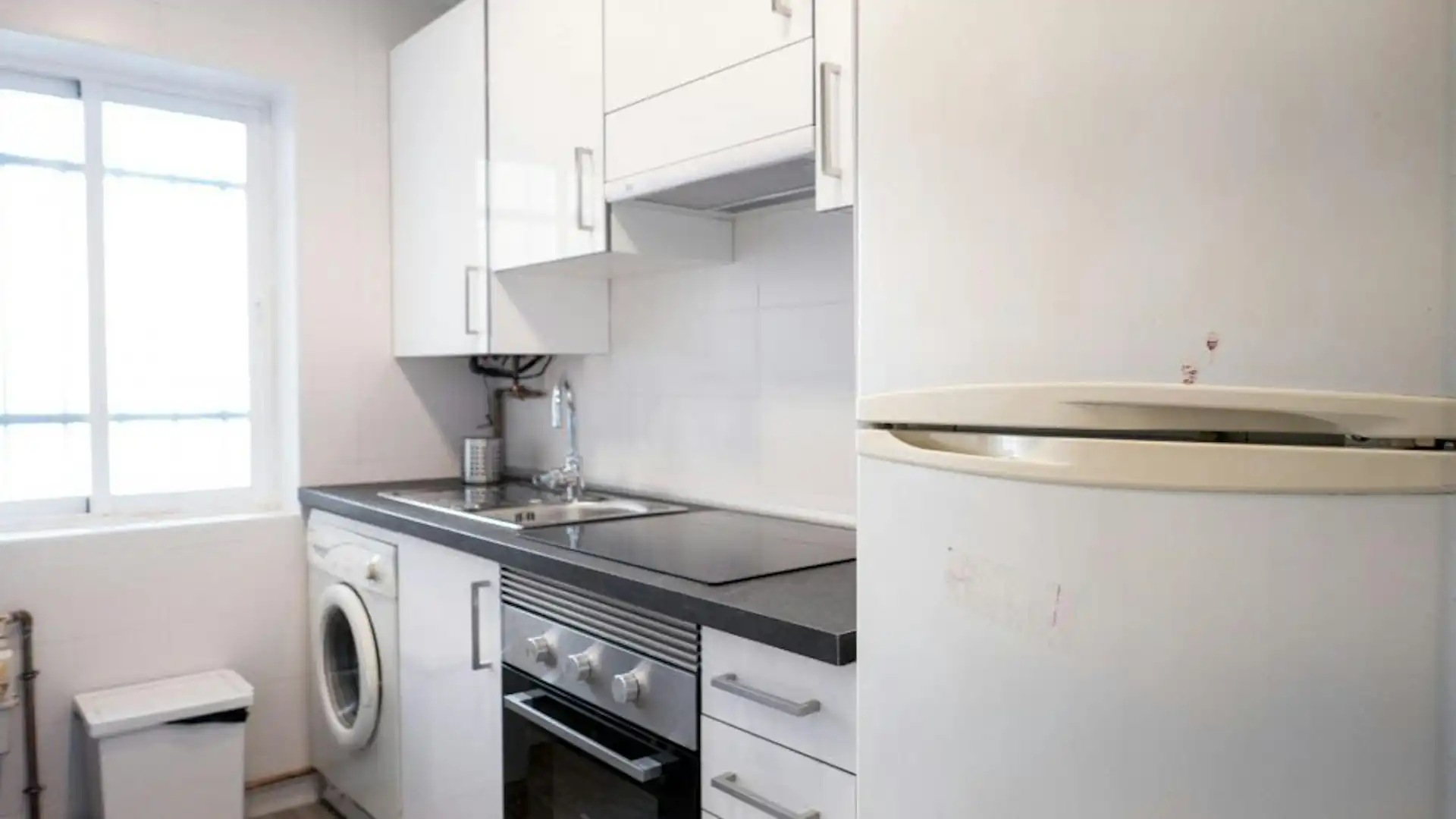 Kitchen of Flat for rent in Madrid  with Heating, Furnished and Washing machine