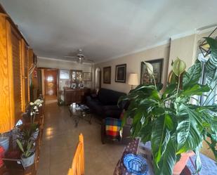 Sala d'estar de Pis en venda en Torremolinos amb Aire condicionat, Terrassa i Moblat