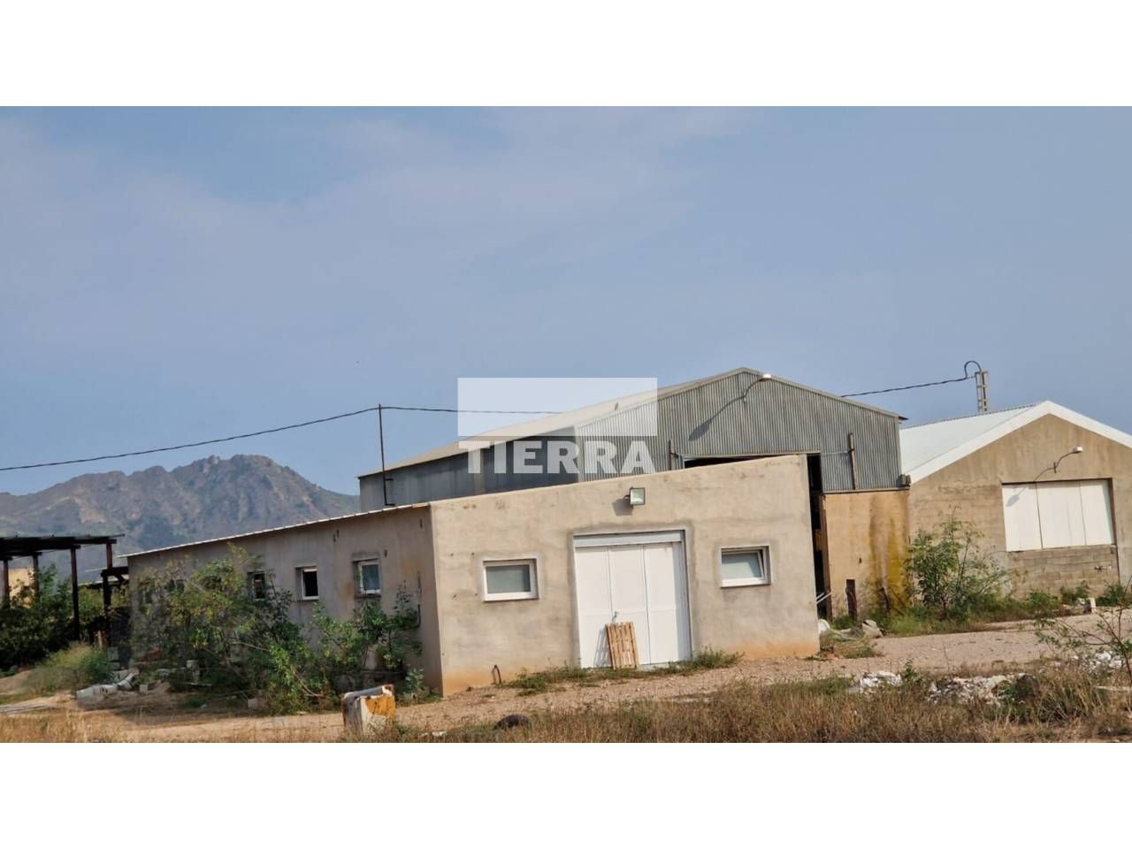 Vista exterior de Nau industrial en venda en Cartagena