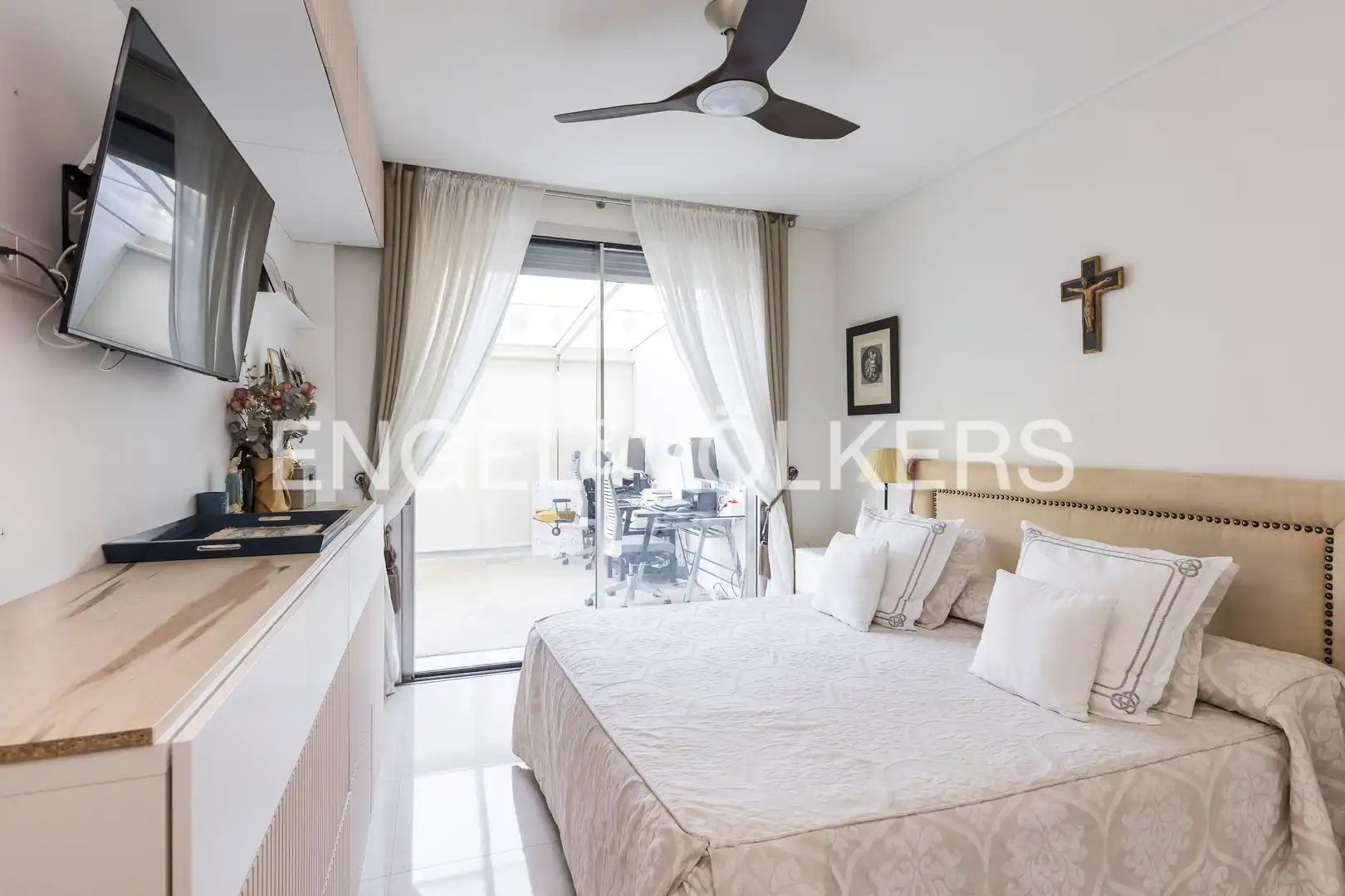 Habitación de Apartamento en venta en Pozuelo de Alarcón con Aire acondicionado, Calefacción y Jardín privado