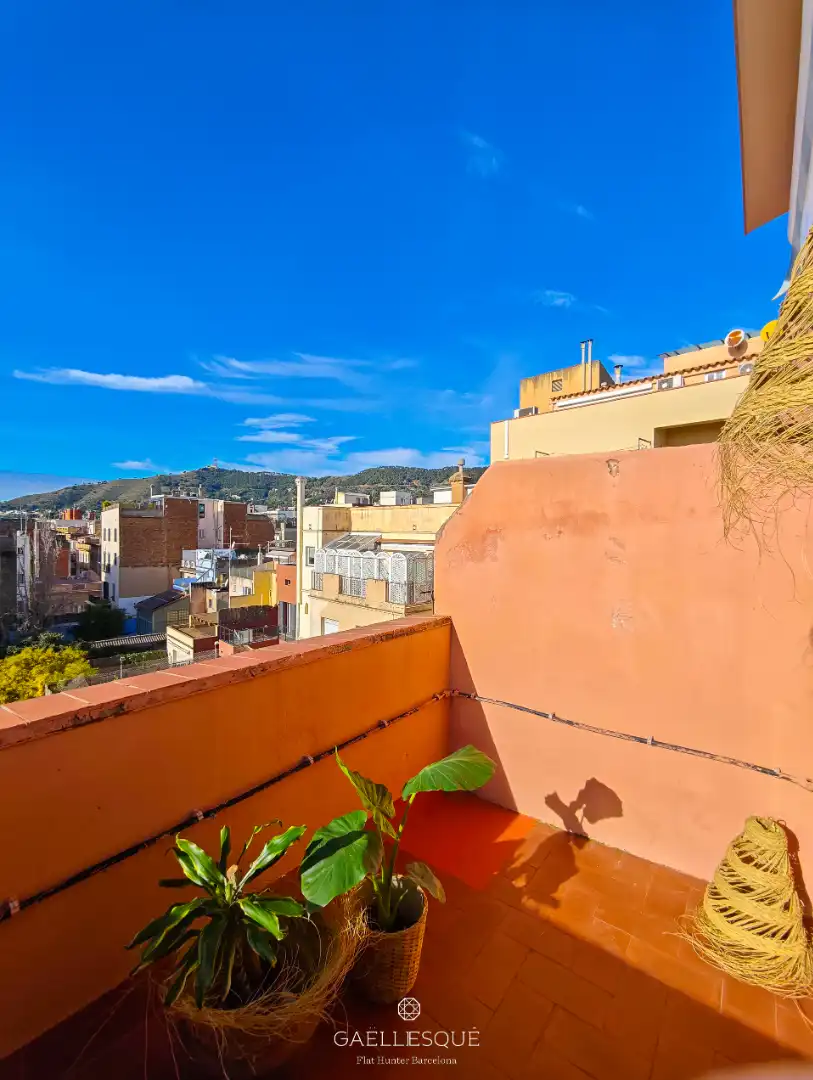 Vista exterior de Ático en venta en Barcelona con Calefacción, Parquet y Terraza